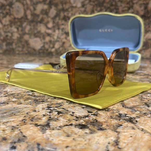 SOLD Gucci - Picture 15 of 16